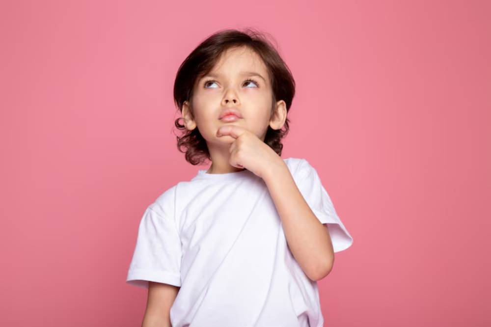 Anak sedang berpikir