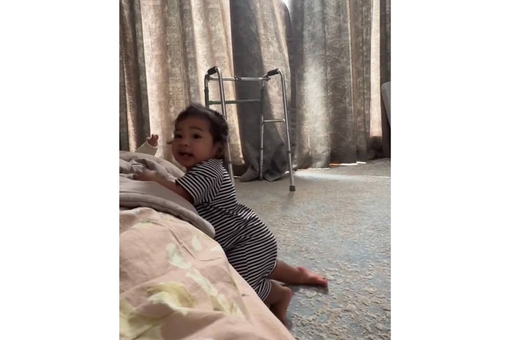 Momen Humaira Bisa Jalan Sendiri untuk Pertama Kalinya 5.png