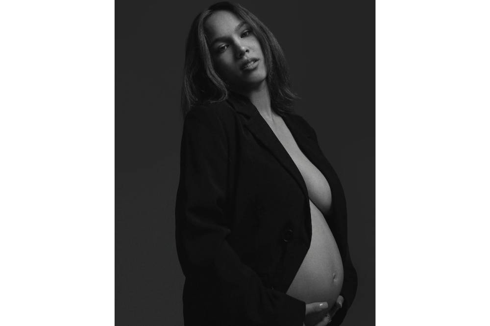 Foto Istri Eliano Reijnders Pamer Baby Bump 3.png