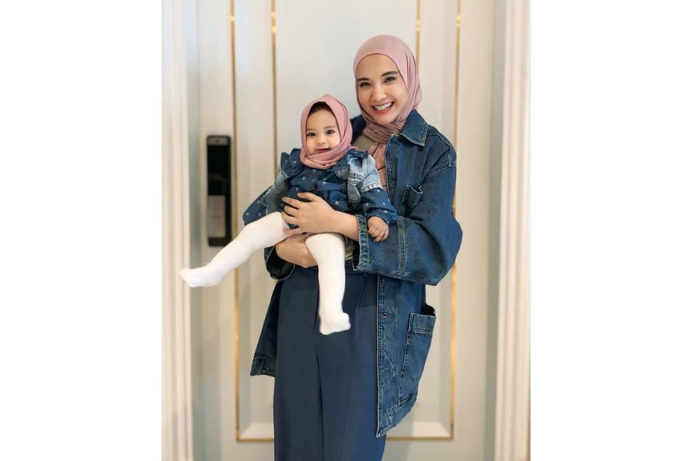 Foto Humaira dengan OOTDnya 7.png