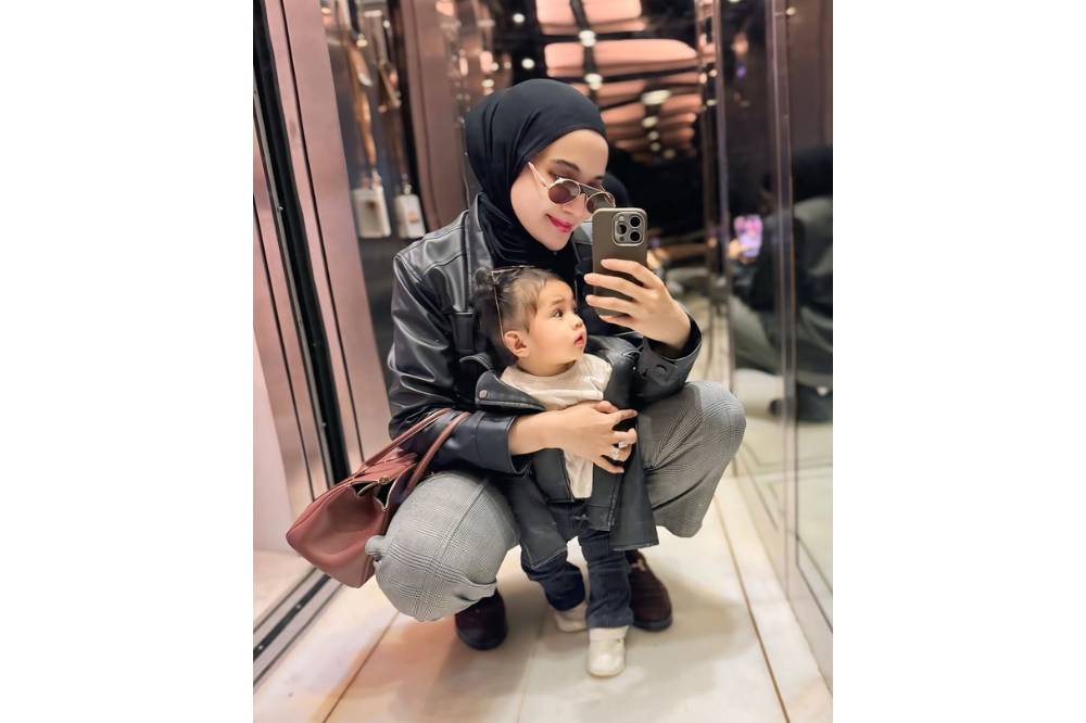 Foto Humaira dengan OOTDnya 6.png