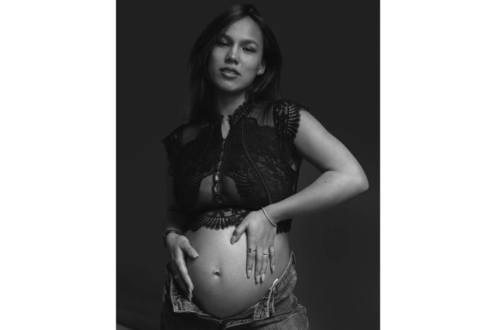 Foto Istri Eliano Reijnders Pamer Baby Bump 2.png