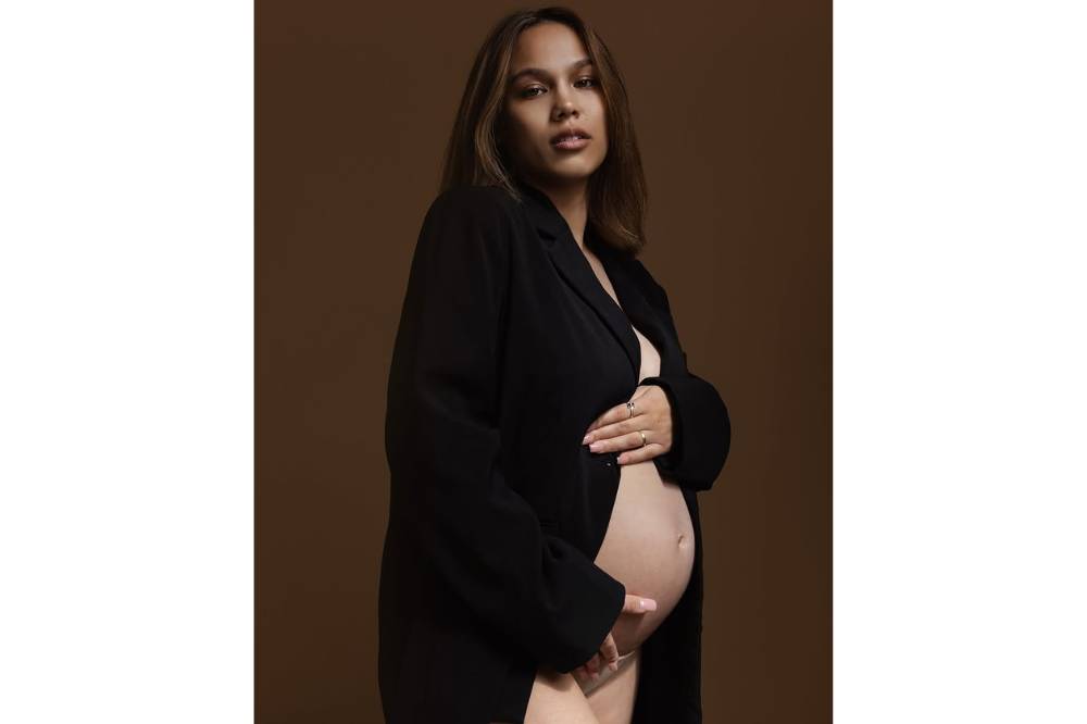 Foto Istri Eliano Reijnders Pamer Baby Bump 4.png