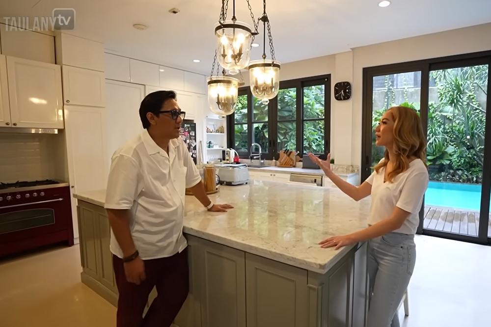 7 Foto Dapur di Rumah BCL, Bernuansa Putih dan Bergaya American Style 
