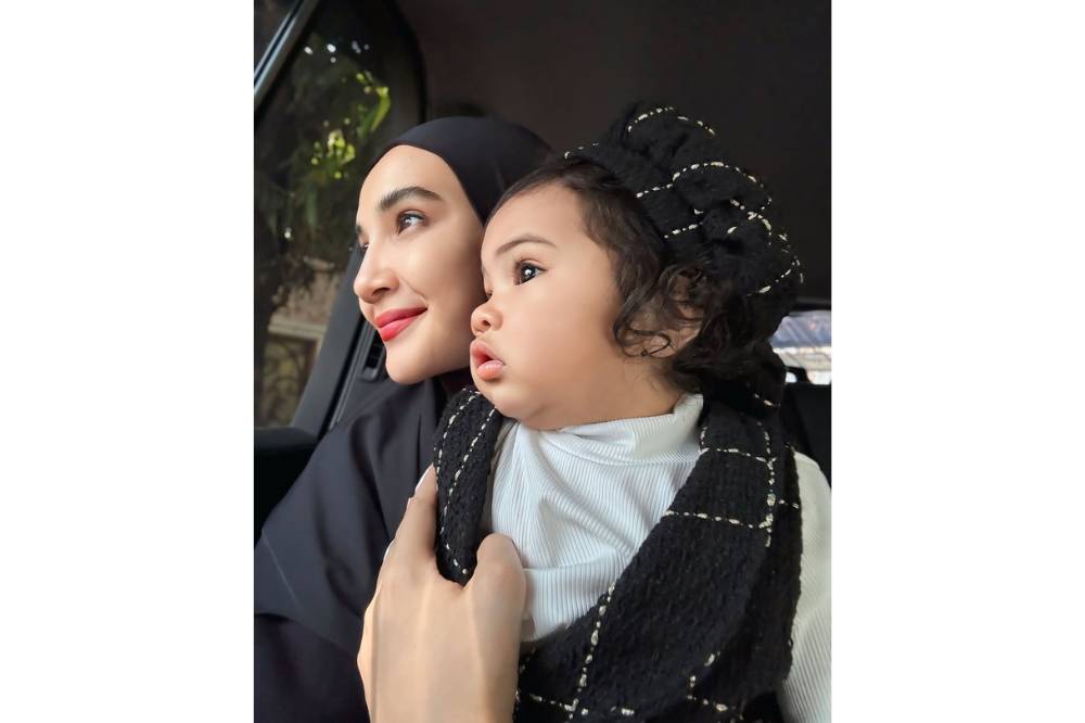 Foto Humaira dengan OOTDnya 1.png