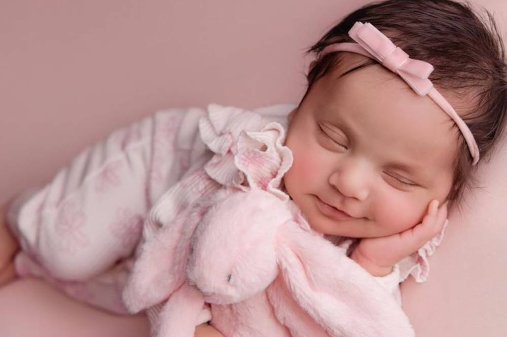 Newborn photoshoot .png