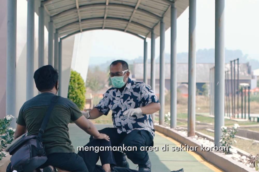 Amankan area sekitar