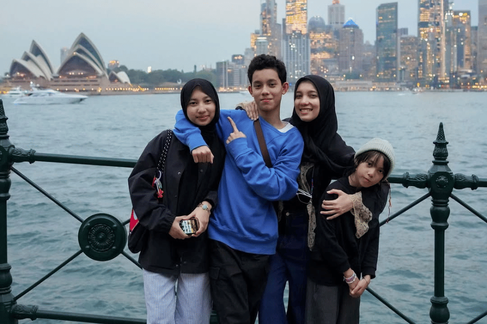 Jenahara Nasution dan anak-anaknya