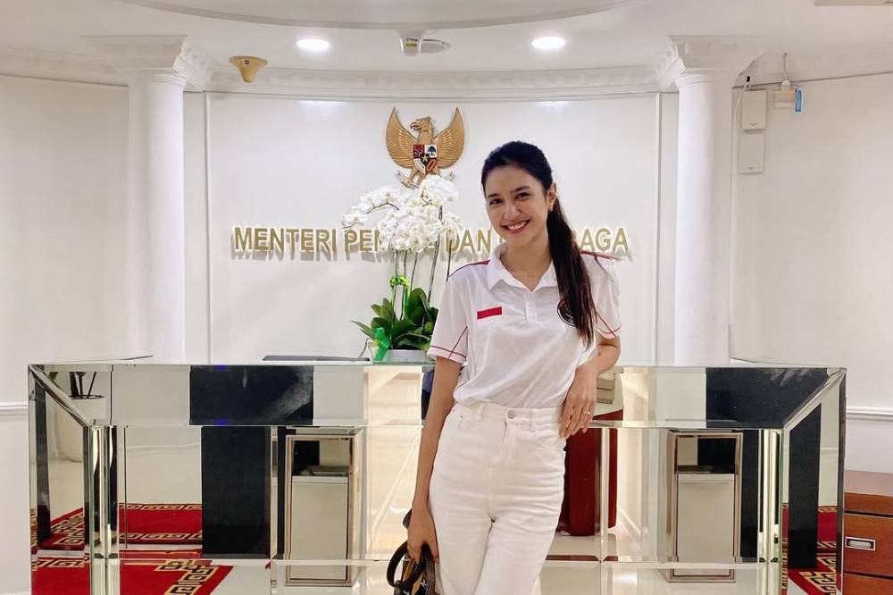 Intip Kesibukan Mikha Tambayong, dari Artis hingga Stafsus Menpora png