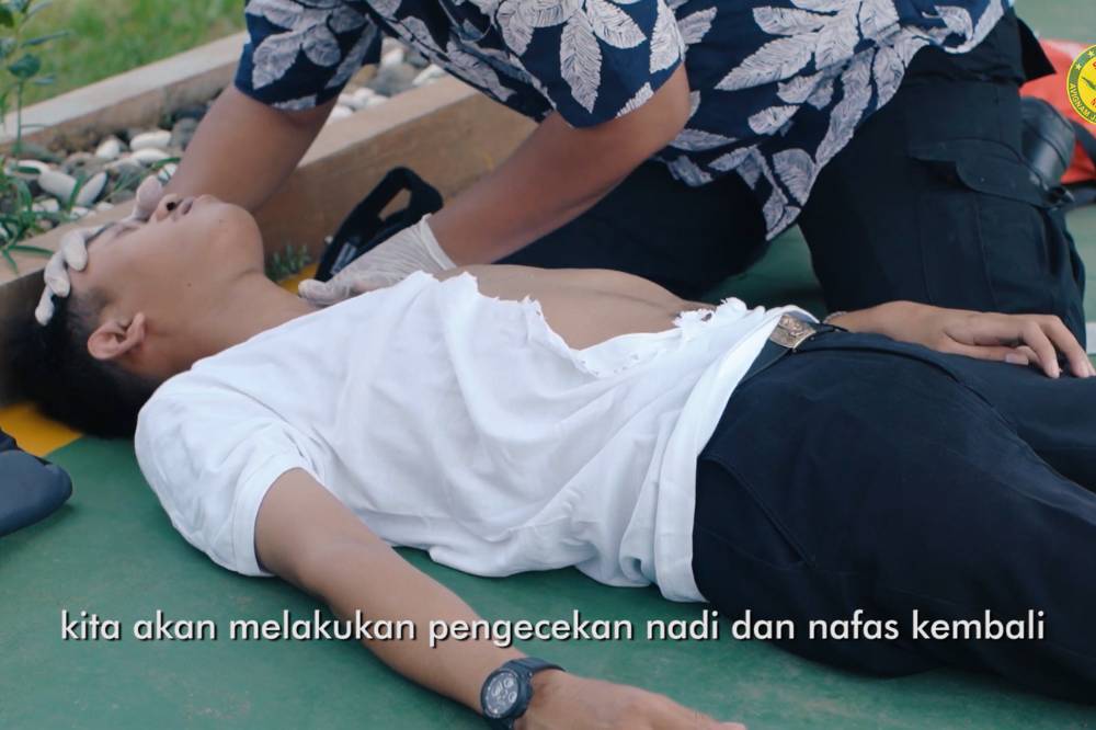 Cek nafas dan nadi kembali