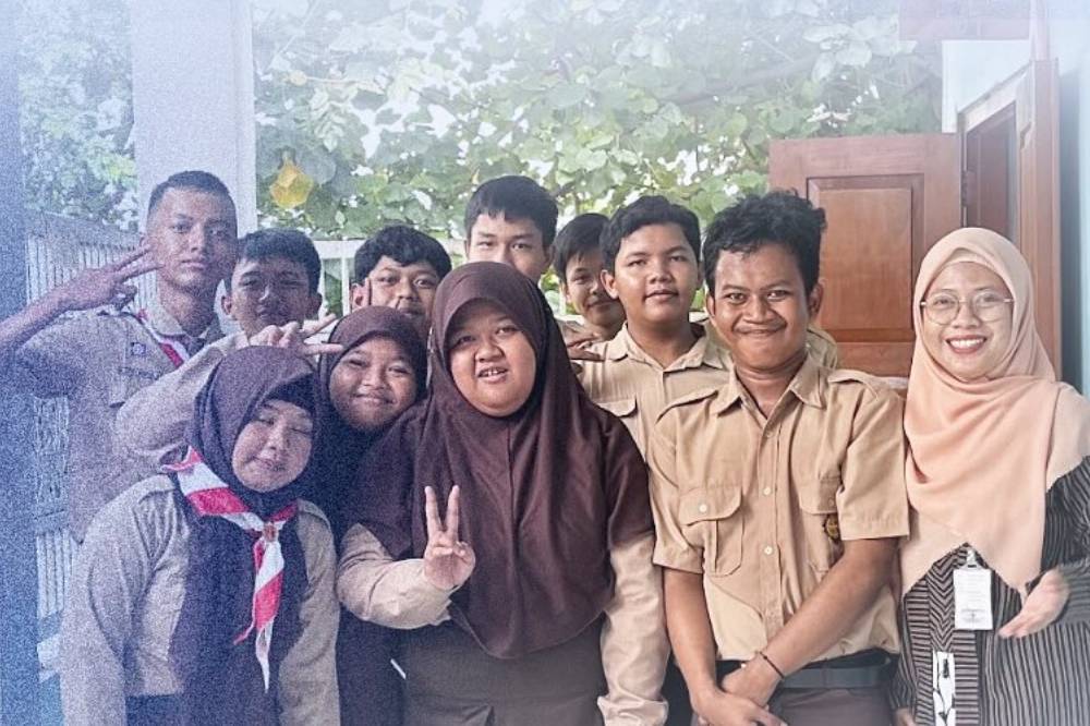 Siswa sedang berpose