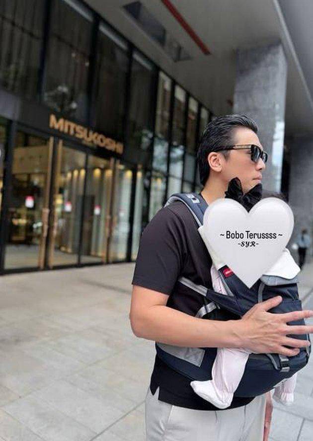 Syahrini Keceplosan Ungkap Nama Baby R 1.jpg