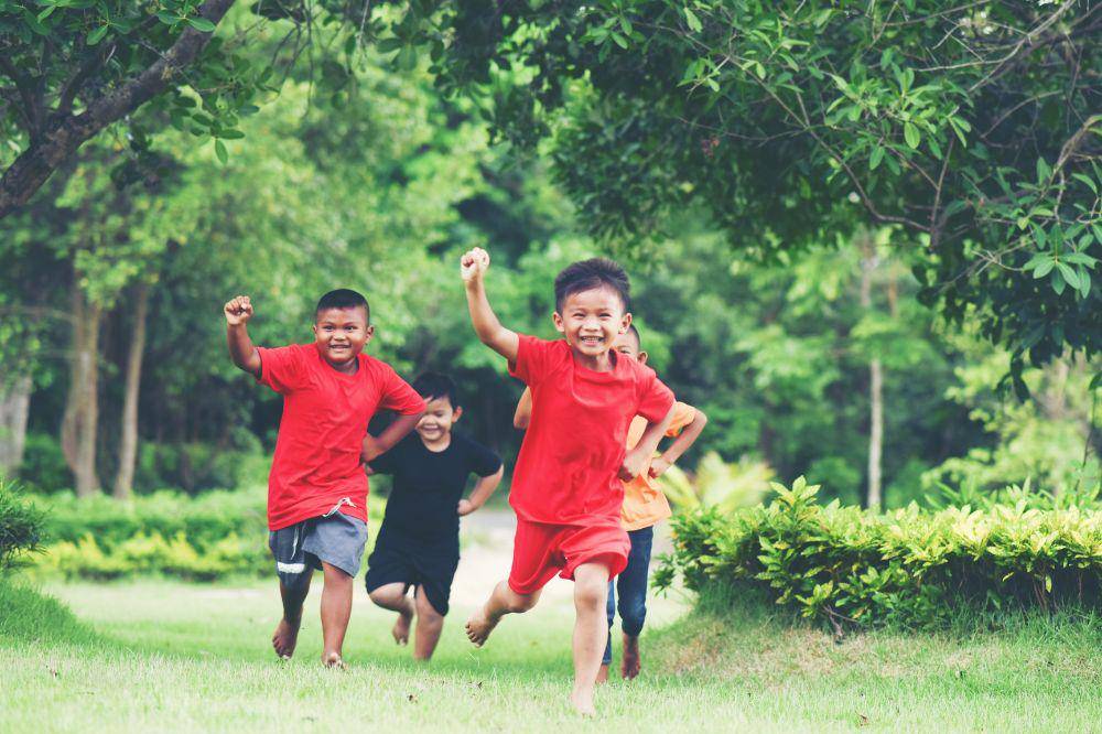 Anak-anak sedang berlari
