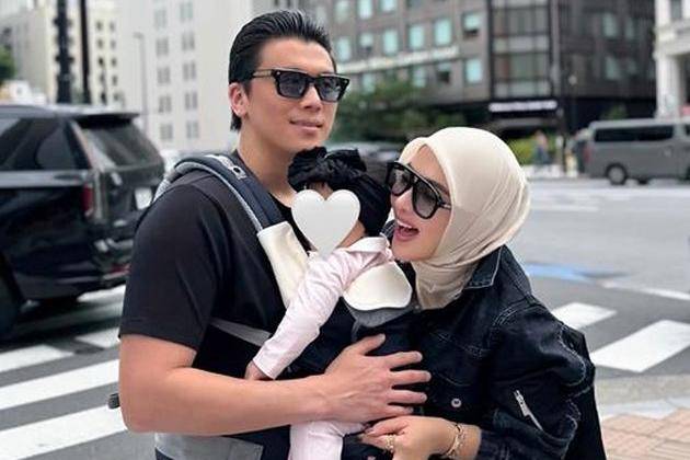 Syahrini Keceplosan Ungkap Nama Baby R.jpg