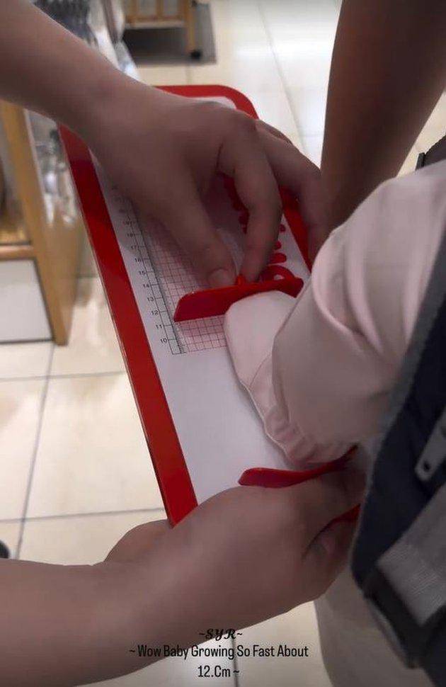 Syahrini Keceplosan Ungkap Nama Baby R 2.jpg
