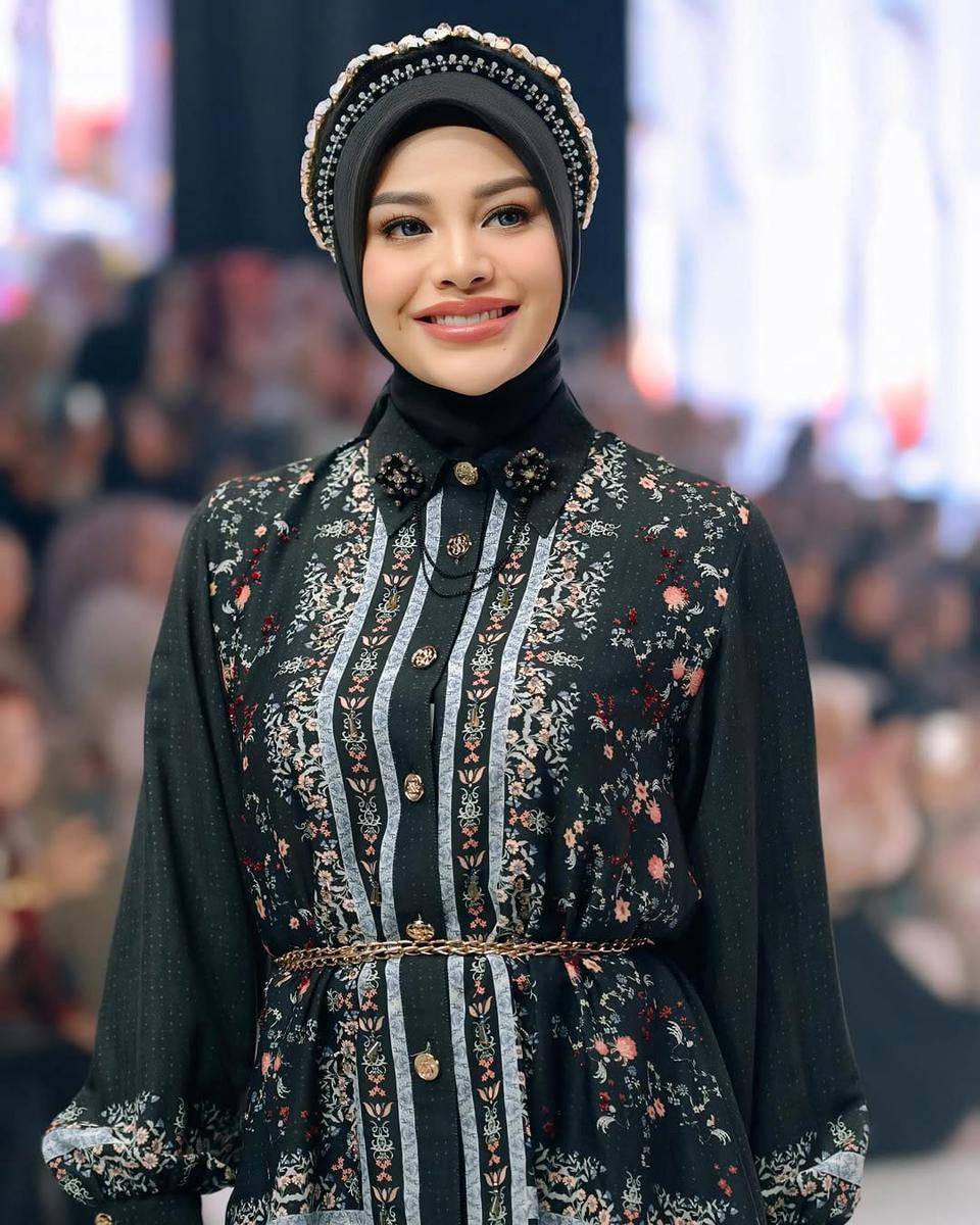 Gaya Hijab Aurel Hermansyah (7).jpg