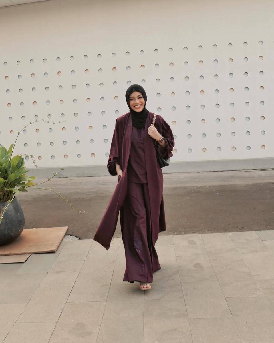 Gaya Hijab Aurel Hermansyah (3).jpg