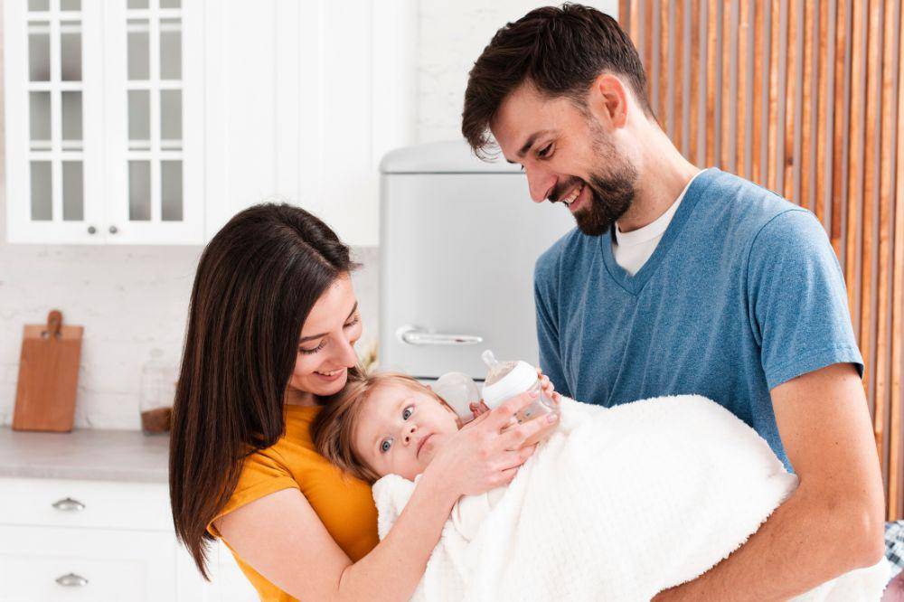 pasangan bersama bayi.jpg