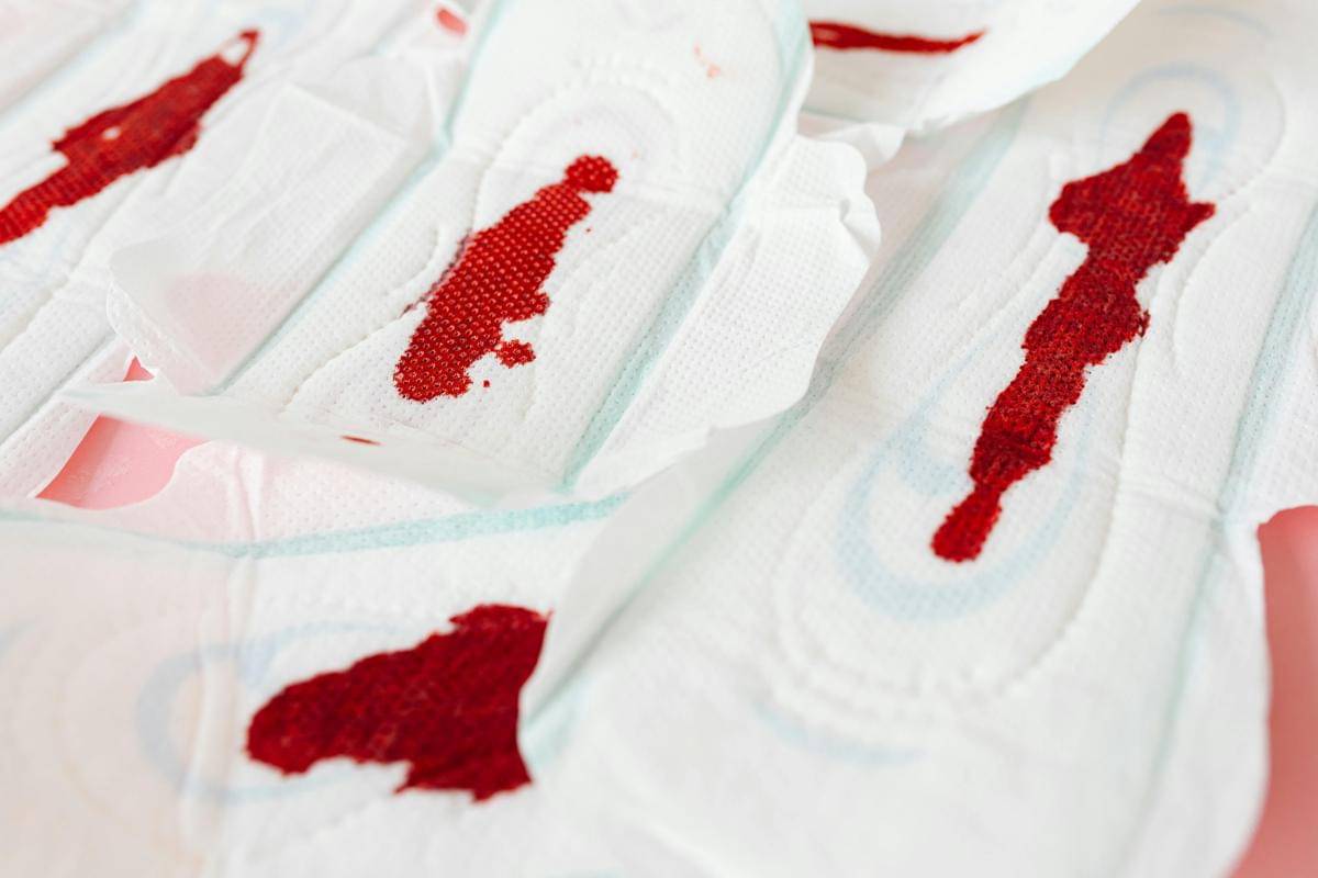Ilustrasi pembalut menstruasi (pexels.com/Photo By: Kaboompics.com)