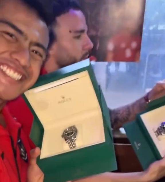 jam tangan timnas dari prabowo 1.jpg