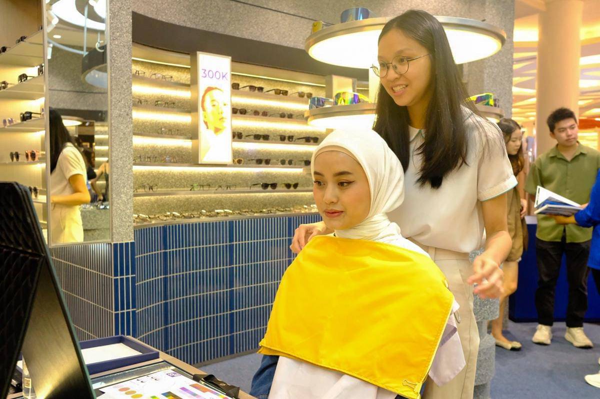 kacamata berdasarkan bentuk wajah, warna frame, dan warna kulit 2.jpg