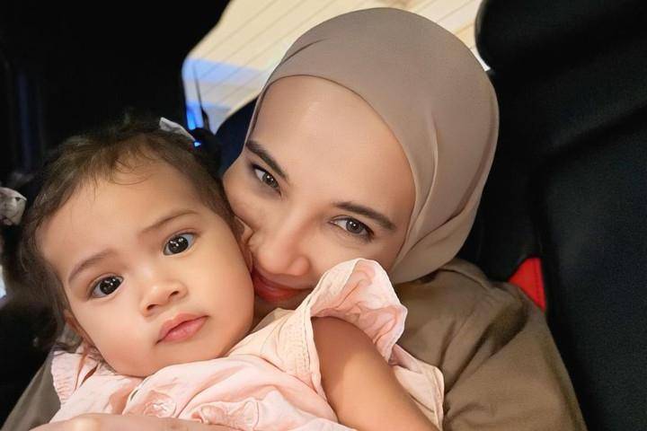 7 Foto Wajah Humaira Mirip Zaskia Sungkar, Disebut Kembaran