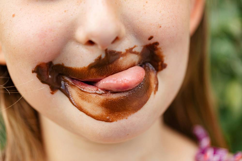 Mulut penuh coklat