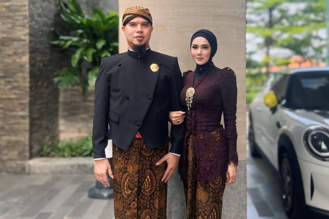 Kisah Cinta Mulan Jameela dan Ahmad Dhani 