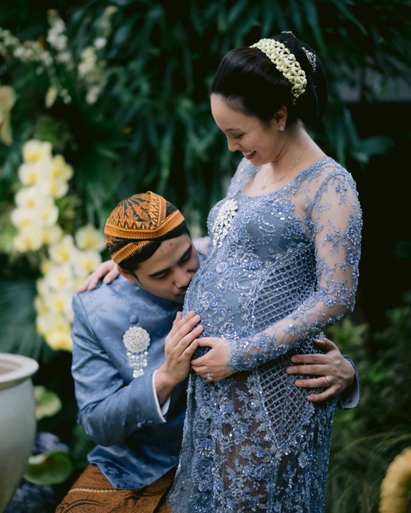 Foto Mitoni 7 Bulan Anggika Bolsterli