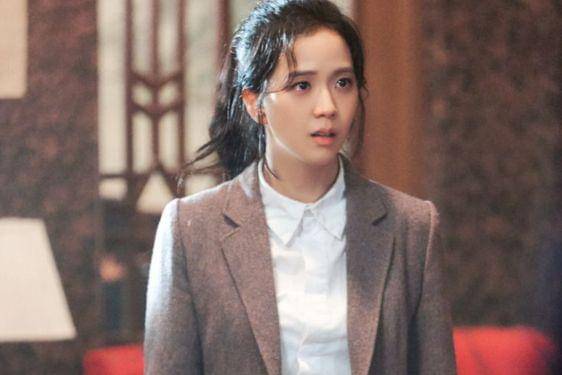 10 Foto Transformasi Jisoo BLACKPINK, Look-nya Nggak Pernah Gagal! 10.jpg