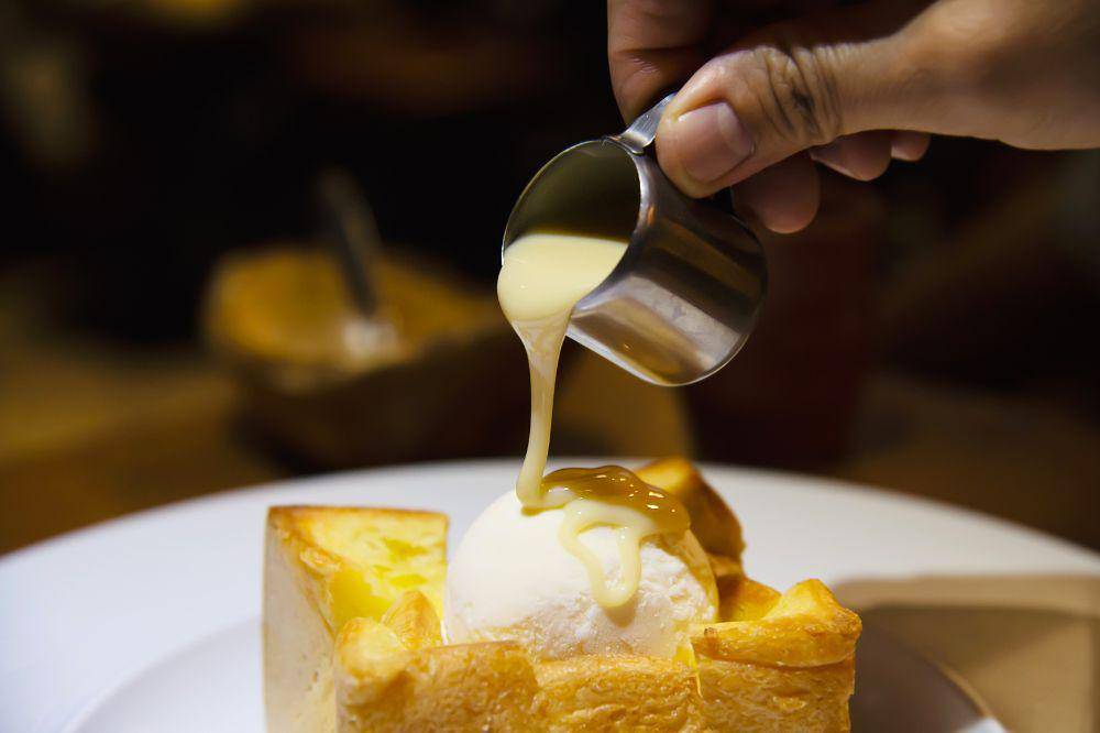 makanan dan susu kental manis