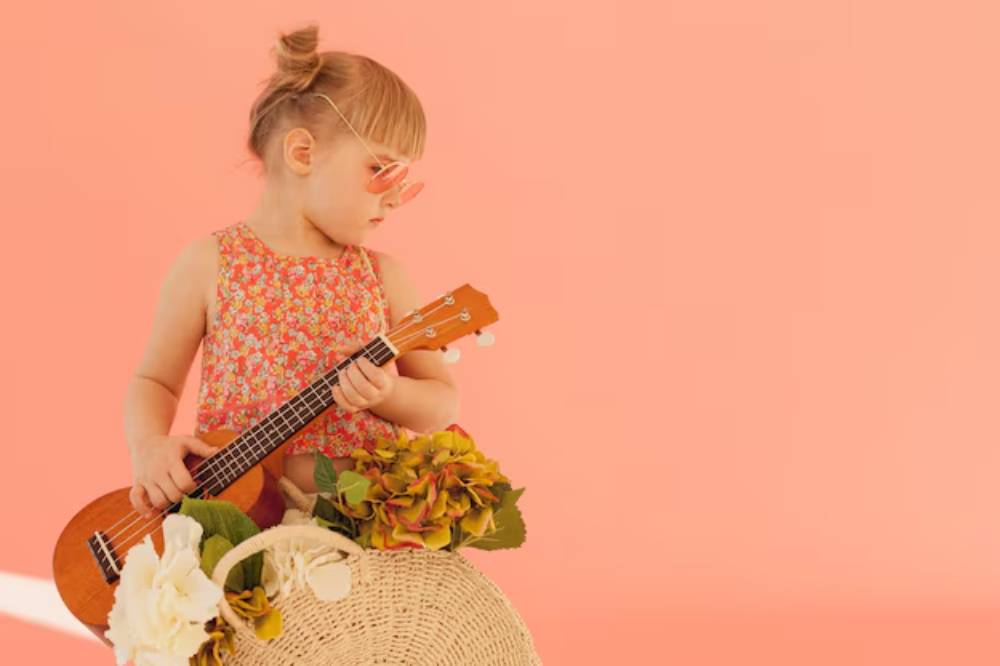 Anak bermain alat musik