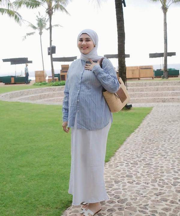 Foto OOTD Artis saat Hamil 5.jpg