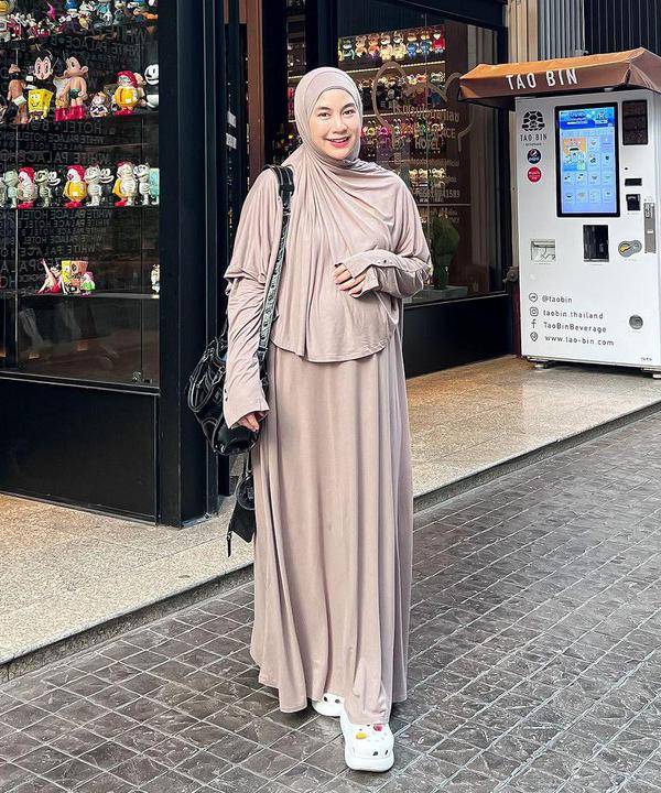 Foto OOTD Artis saat Hamil 4.jpg