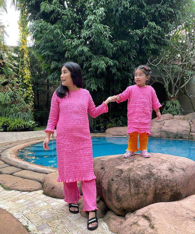 Foto OOTD Artis saat Hamil 8.jpg