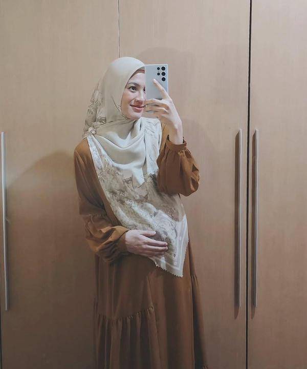 Foto OOTD Artis saat Hamil 3.jpg