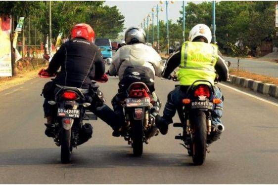 Begini Cara Derek Motor Mogok yang Benar, Ternyata Teknik Stut Salah!
