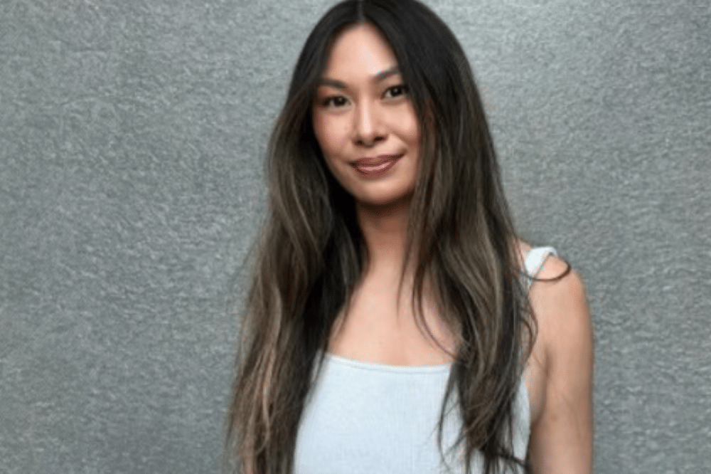 Lucy Guo dengan baju kasual