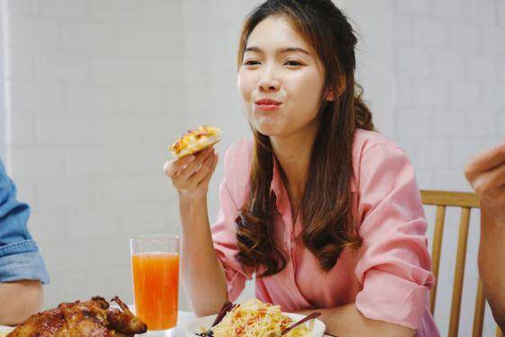 7 Makanan yang Dilarang untuk Penderita Tumor Jinak Payudara