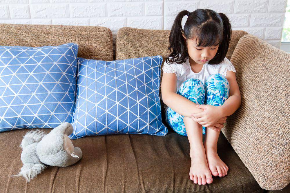 Little girl has problems with home alone