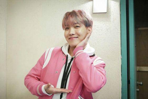 10 Transformasi J-Hope BTS, Senyumnya Nggak Berubah dari Kecil 9.jpg