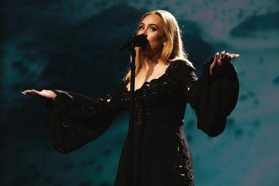 Makna Lagu ‘Love in The Dark’ Adele dan Artinya, Refleksi Cinta dan Kehilangan