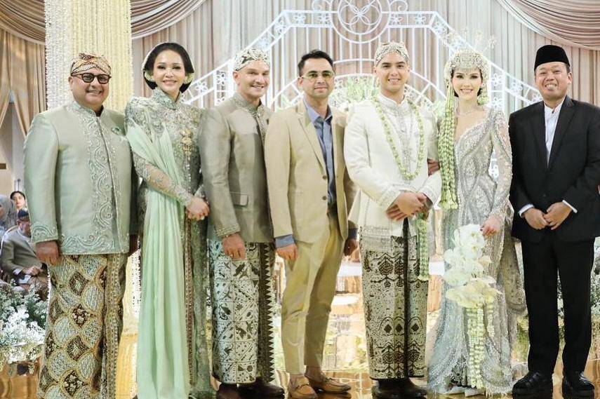 Gaya Tamu Artis di Akad Nikah Al Ghazali dan Alyssa Daguise 4.jpg