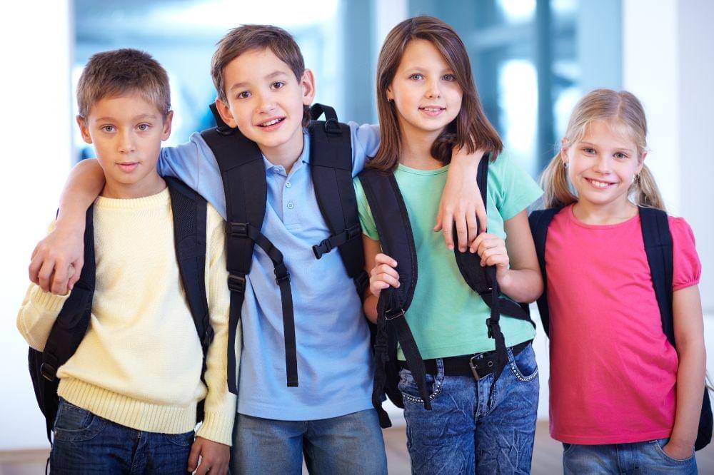 Teman-teman di sekolah