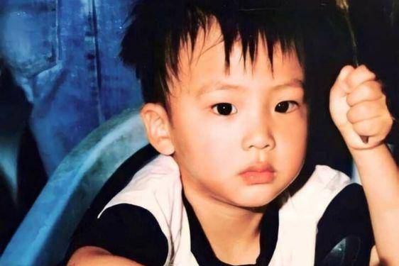 10 Foto Transformasi Jin BTS, Pernah Tampil Bergaya Anak Punk!