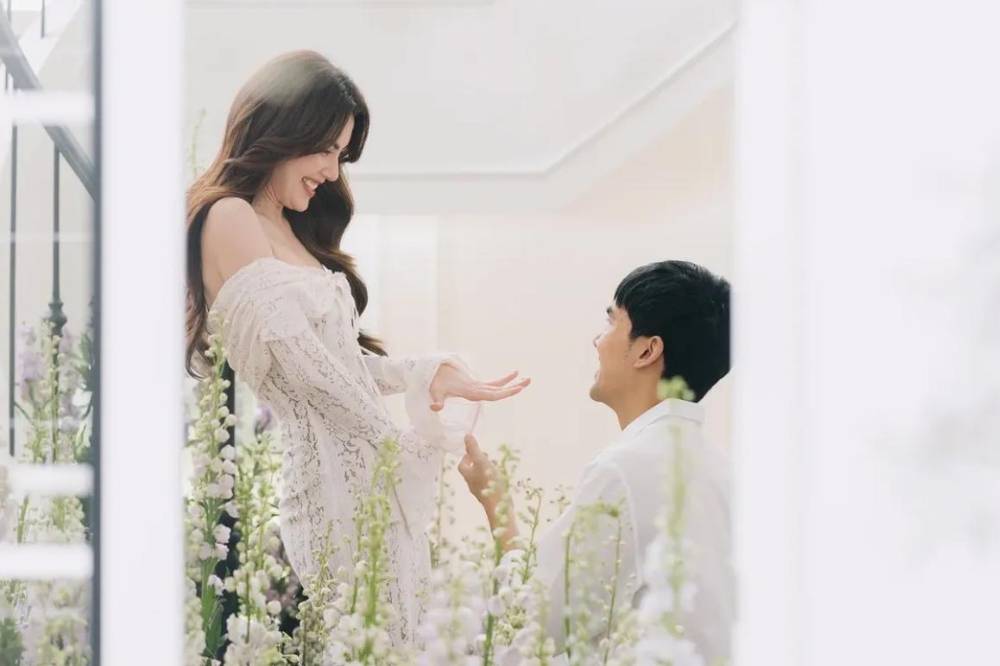 Fakta Keluarga Davika Hoorne, Dilamar Ter Chantavit
