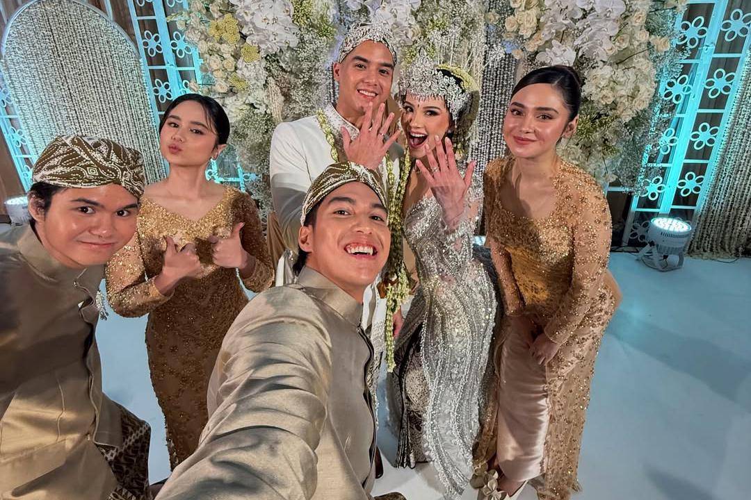 Gaya Tamu Artis di Akad Nikah Al Ghazali dan Alyssa Daguise 2.jpg