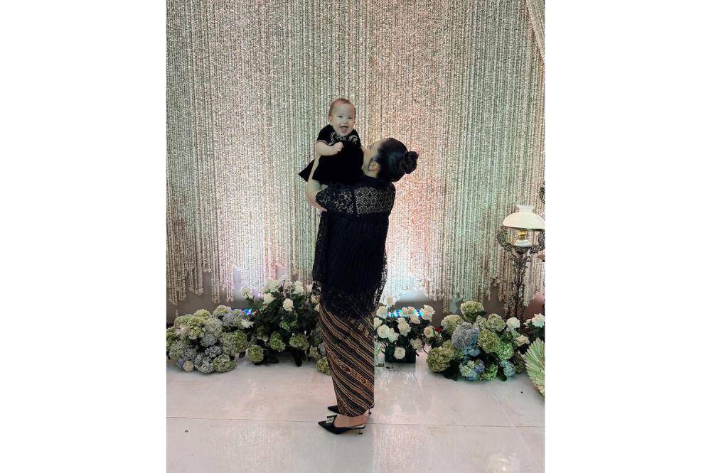 jessica mila dan baby kyarra 2.jpg