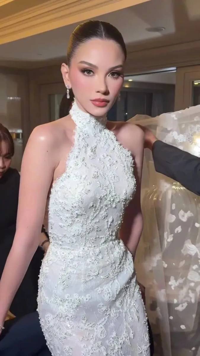 Detail gaun Alyssa Daguise saat intimate dinner