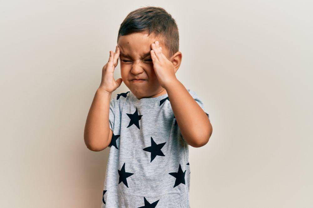 Anak sedang sakit kepala